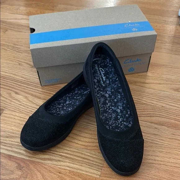 Clarks Women's Cloudsteppers Black Loafers - Picture 1 of 6